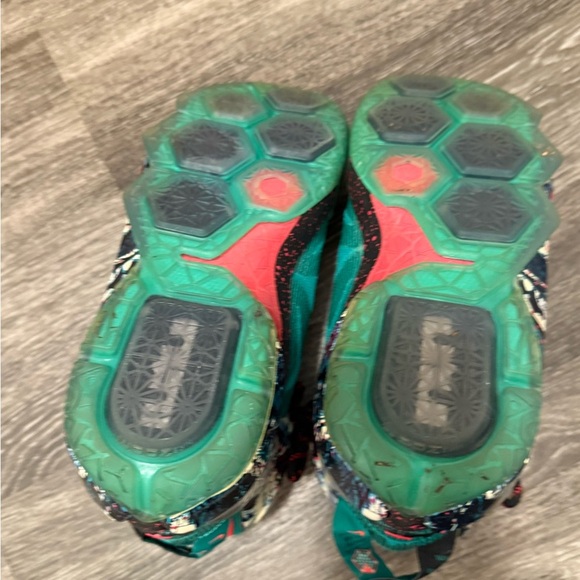 2014 - Nike LeBron 12 Akron Birch XMAS # 707558 363 Men's Size 10 No Box !! - Picture 5 of 5